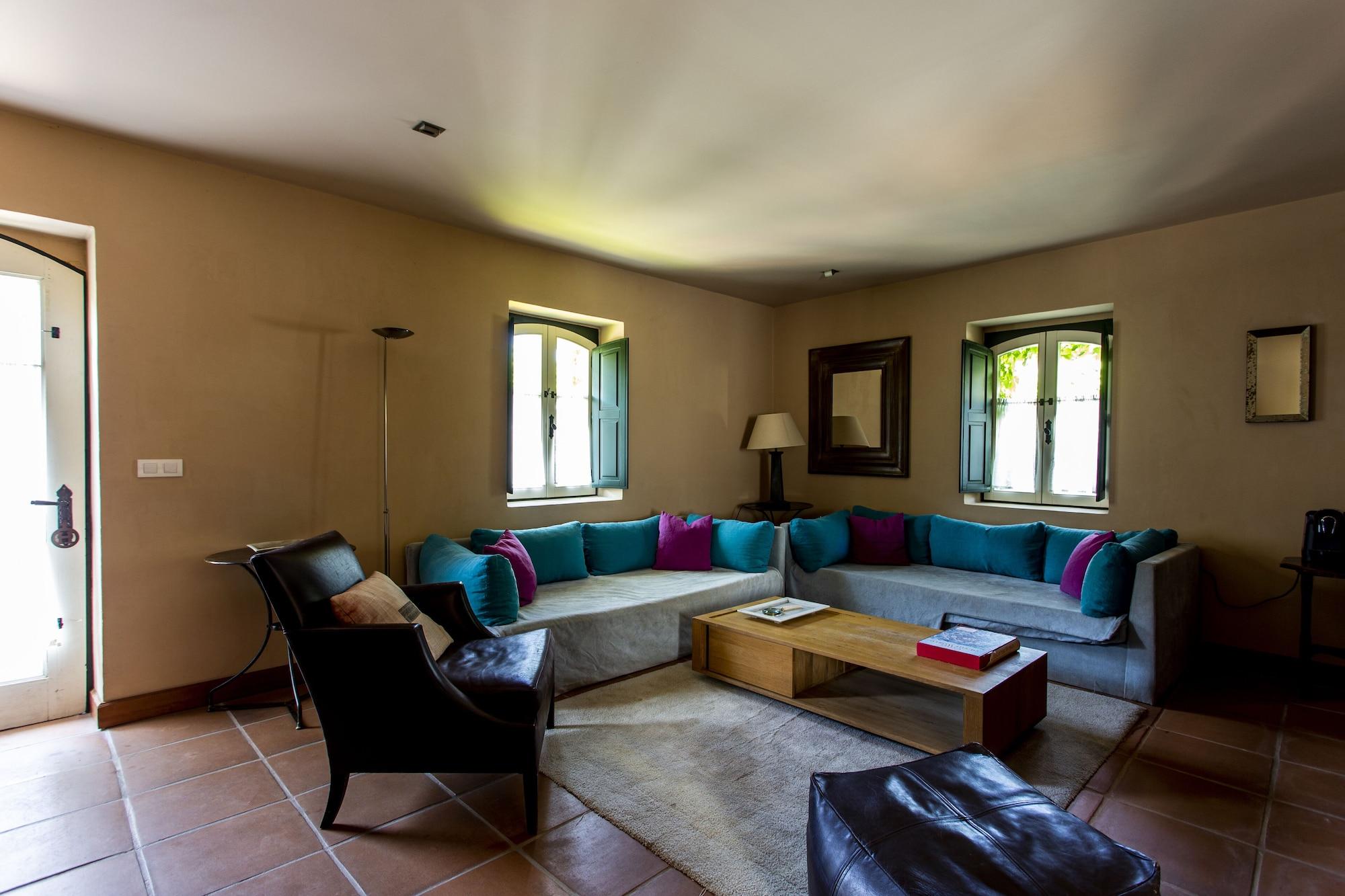 Hacienda Zorita Wine Hotel & Spa Valverdón Екстериор снимка The living room of a villa at the resort