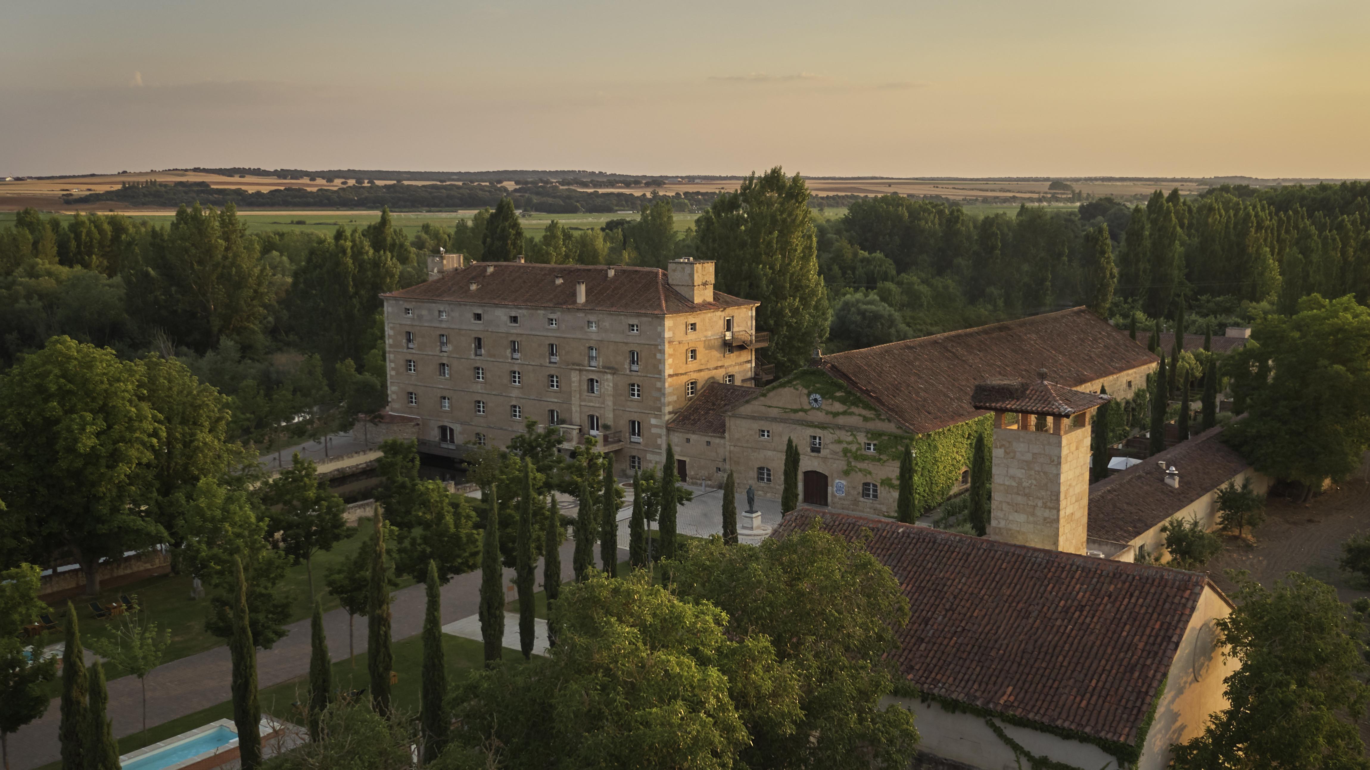 Hacienda Zorita Wine Hotel & Spa Valverdón Екстериор снимка The Château de Chaumont