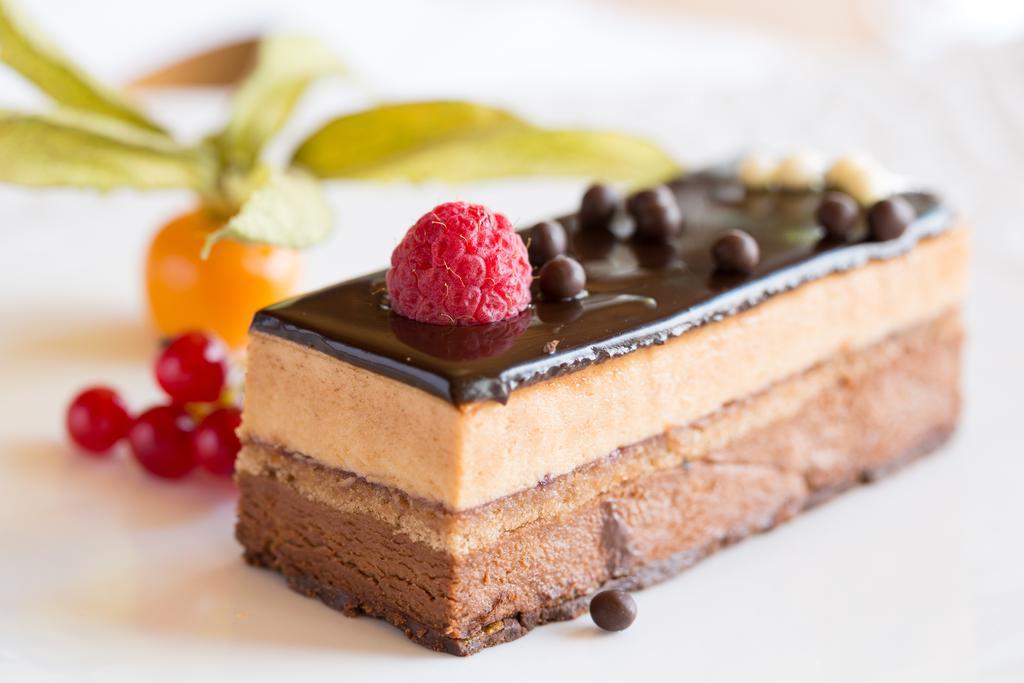 Hacienda Zorita Wine Hotel & Spa Valverdón Екстериор снимка A chocolate parfait