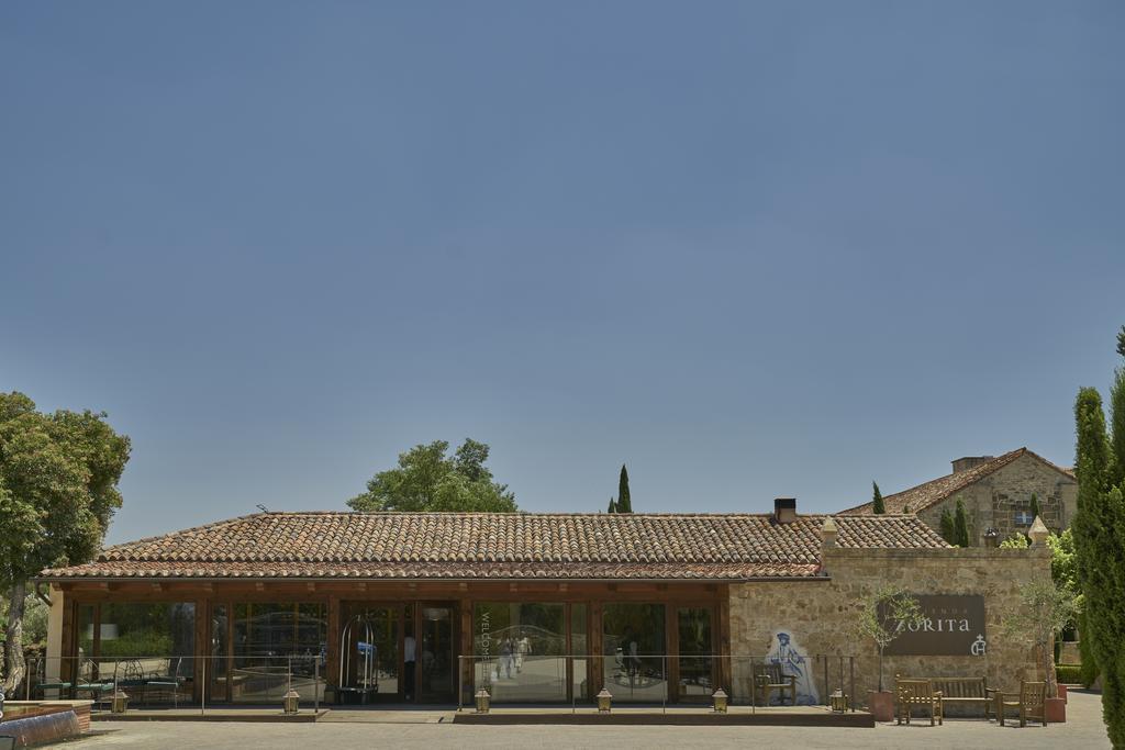 Hacienda Zorita Wine Hotel & Spa Valverdón Екстериор снимка The town hall in Saint-André-de-Lidon
