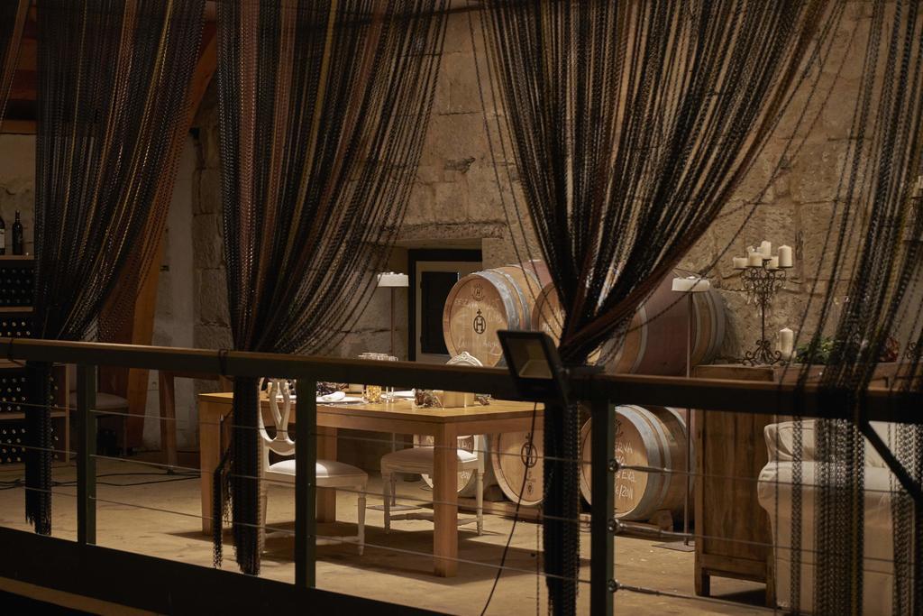 Hacienda Zorita Wine Hotel & Spa Valverdón Екстериор снимка Wine tasting at Château d'Ardenne